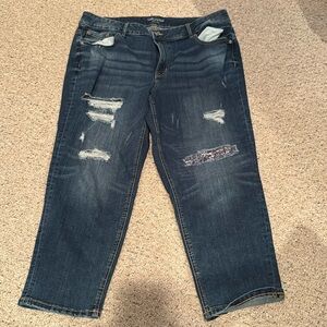 Maurice’s distressed capri